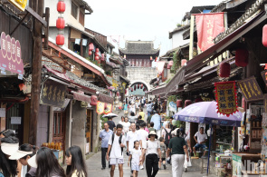 QUÝ DƯƠNG - THANH NHAM CỔ TRẤN - VẠN MẪU ĐÀO HOA - THIÊN HỘ MIÊU TRẠI - BÌNH BA