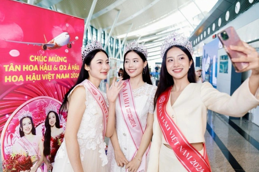 TÂN HOA HẬU VIỆT NAM ĐỒNG HÀNH CÙNG VIETJET TRONG CHUYẾN BAY ĐẦU TIÊN SAU ĐĂNG QUANG TÂN HOA HẬU VIỆT NAM ĐỒNG HÀNH CÙNG VIETJET TRONG CHUYẾN BAY ĐẦU TIÊN SAU ĐĂNG QUANG